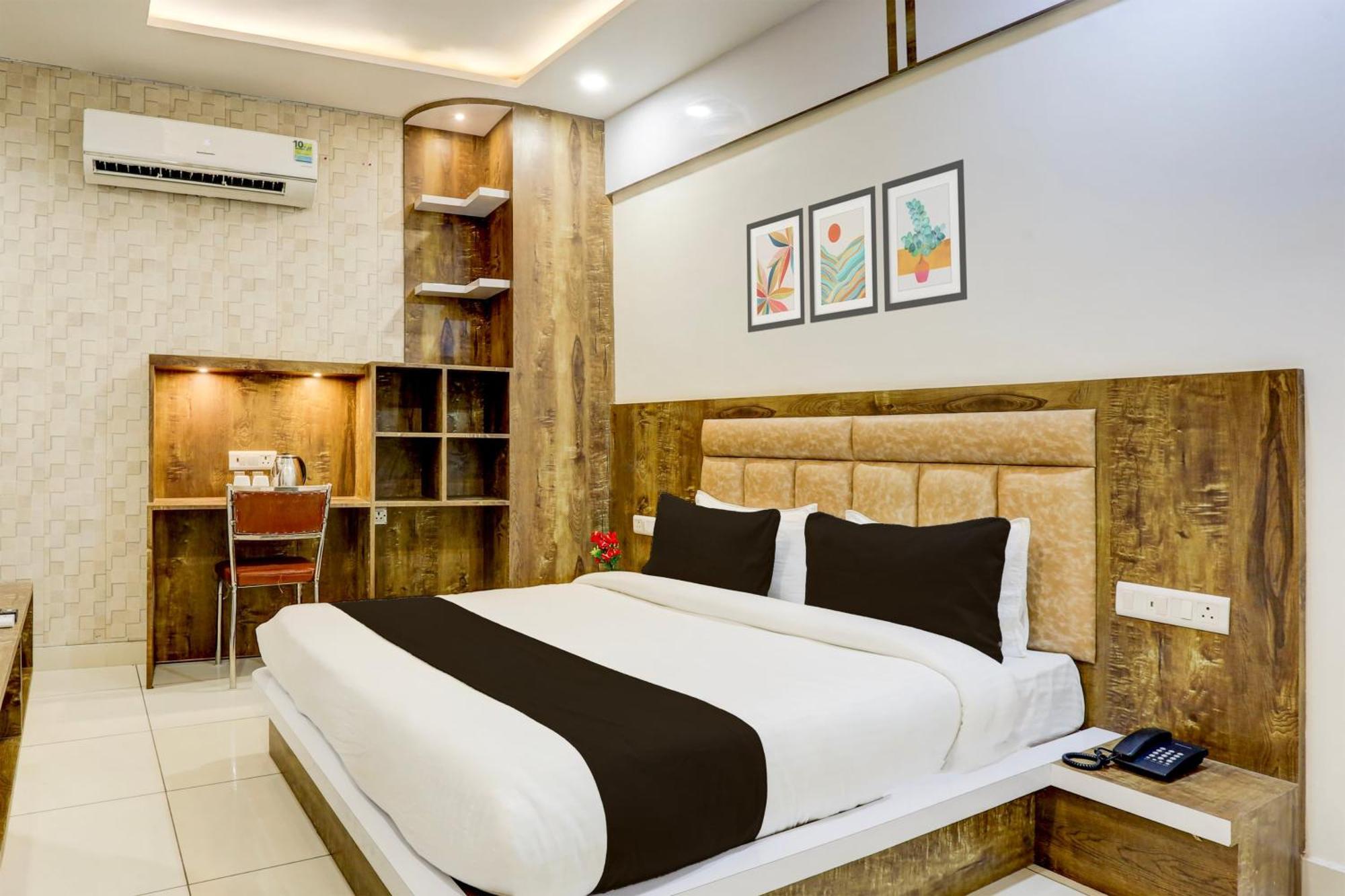 Super Townhouse Model Town Rohtak Formerly Hotel Tathastu Exterior photo