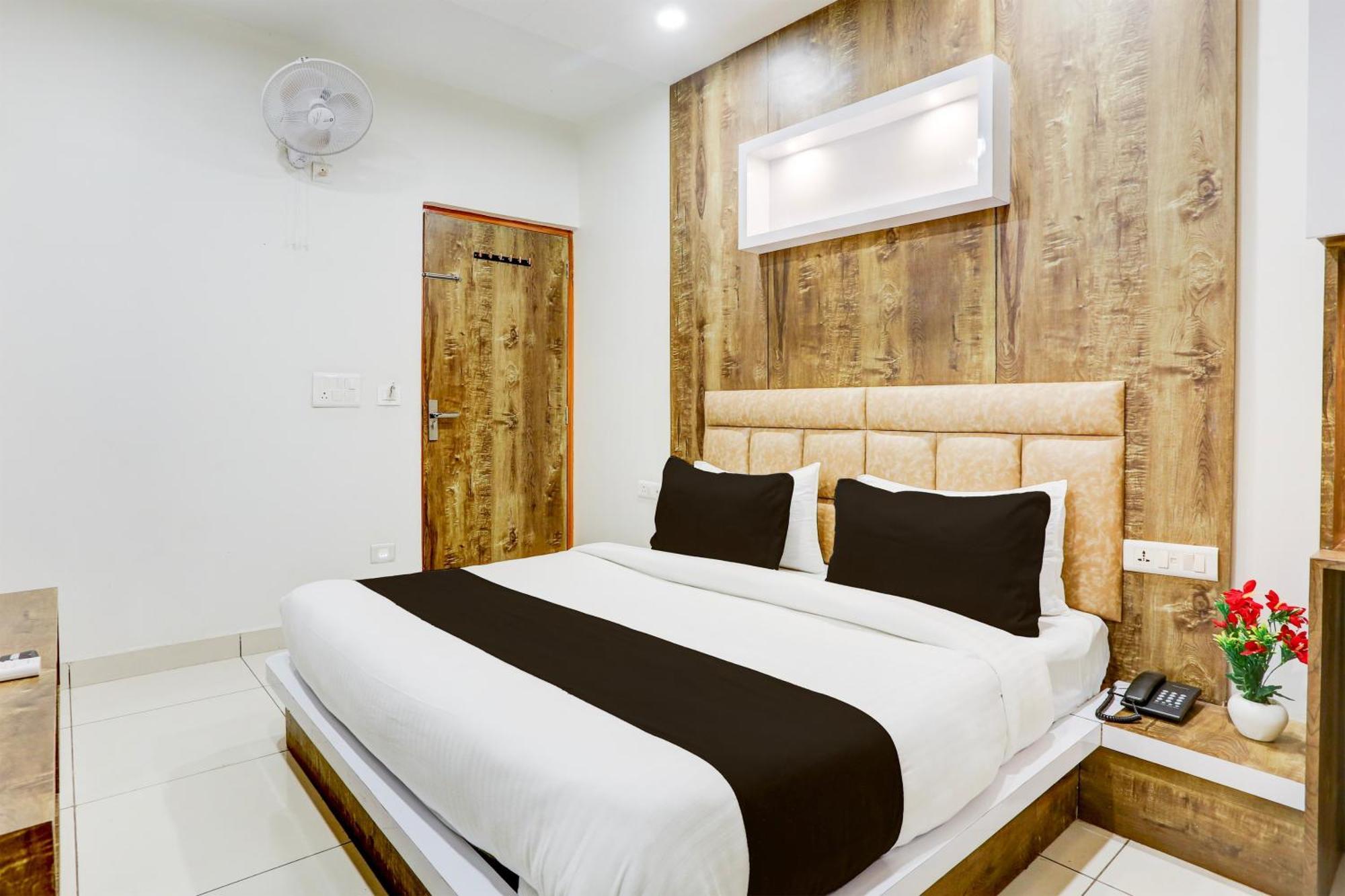 Super Townhouse Model Town Rohtak Formerly Hotel Tathastu Exterior photo